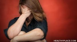 一项针对瑞士饮食失调女性的研究表明，那些暴食和排便的人在过去更有可能试图自杀。