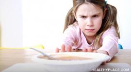 访问支持饮食失调的网站和青少年前快速减肥可能是饮食失调儿童的危险信号。