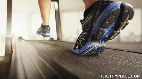 在进食障碍恢复过程中过度锻炼会损害你的心理健康，导致进食障碍复发。在HealthyPlace了解更多信息。