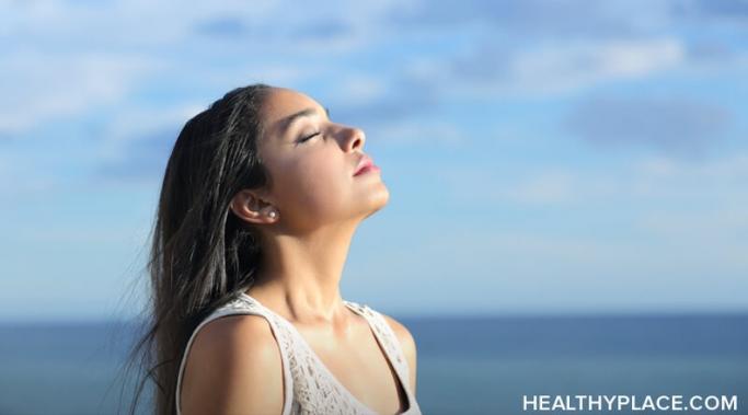 少做而不是多做，会给你自由和更强的自尊。在HealthyPlace学习如何减少你的承诺，培养你的自尊。