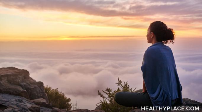 正念可以帮助减轻假日焦虑。在HealthyPlace网站上学习如何保持专注，了解当假日焦虑袭来时该怎么做。