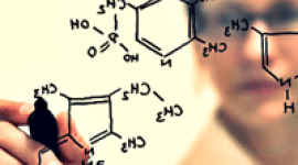 如果你的孩子正在服用ADHD兴奋剂，而你正在考虑改用非兴奋剂的Strattera，这里有一些事情要记住。