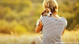 动物辅助疗法可能对你的心理健康有益。在HealthyPlace.com网站了解宠物疗法如何用于心理健康